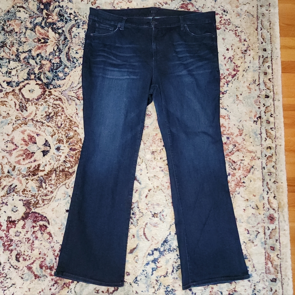 Kut from the Kloth Women’s Plus Size Baby Bootcut Dark Wash Jeans Size 24W